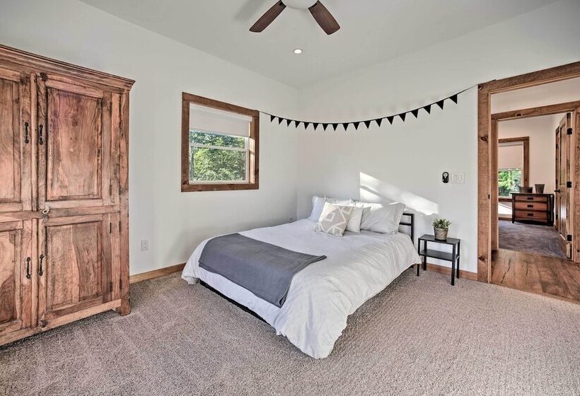 Luxury Home W/ Deck: Explore The Catskill Mtns!