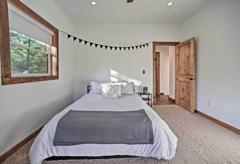 Luxury Home W/ Deck: Explore The Catskill Mtns!