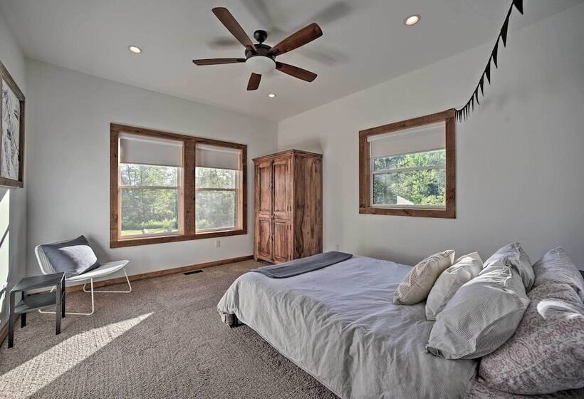 Luxury Home W/ Deck: Explore The Catskill Mtns!