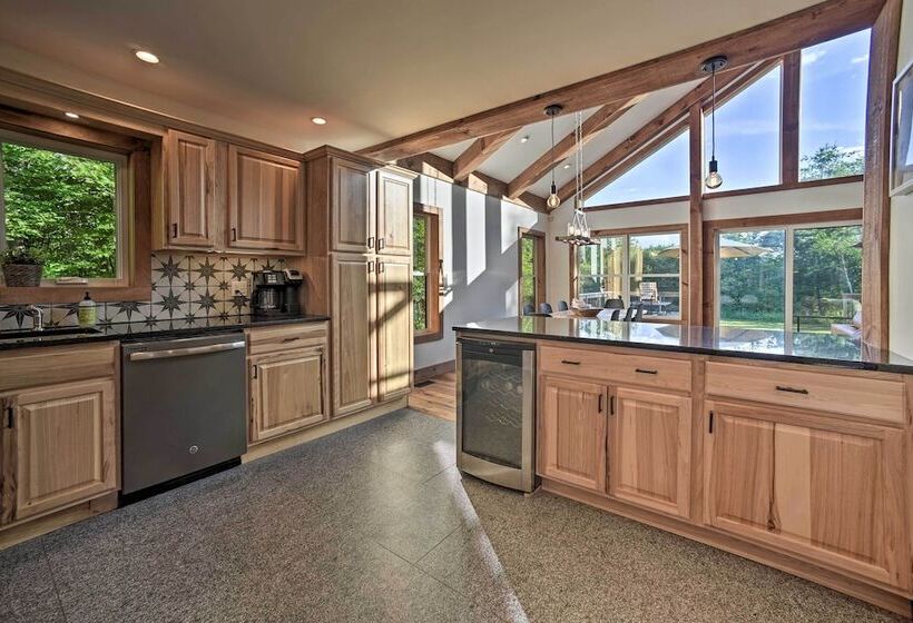 Luxury Home W/ Deck: Explore The Catskill Mtns!