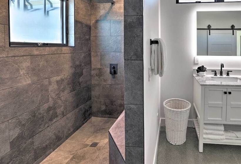 Modern Mountaintop Durango Ridge Retreat Hot Tub