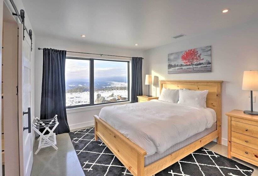 Modern Mountaintop Durango Ridge Retreat Hot Tub