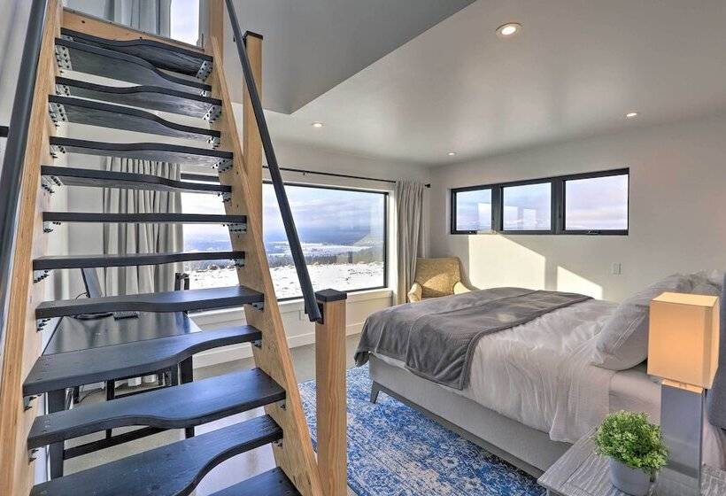 Modern Mountaintop Durango Ridge Retreat Hot Tub