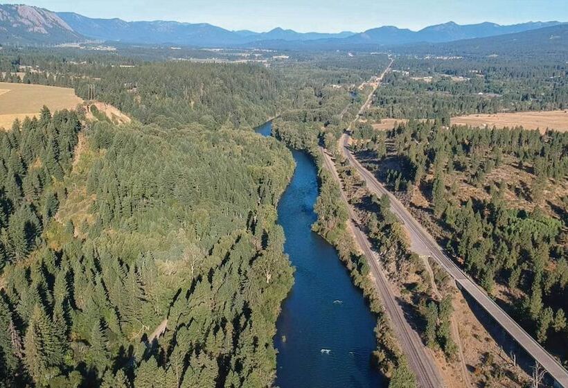 Modern Mountaintop Durango Ridge Retreat Hot Tub
