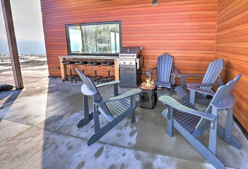 Modern Mountaintop Durango Ridge Retreat Hot Tub