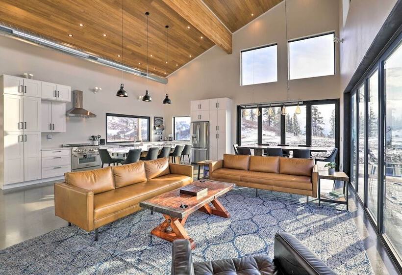 Modern Mountaintop Durango Ridge Retreat Hot Tub