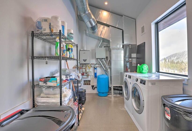 Modern Mountaintop Durango Ridge Retreat Hot Tub