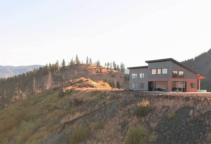 Modern Mountaintop Durango Ridge Retreat Hot Tub