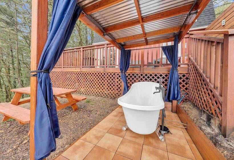 Mountain Homestead: Swim, Hike, & Camp On Site!