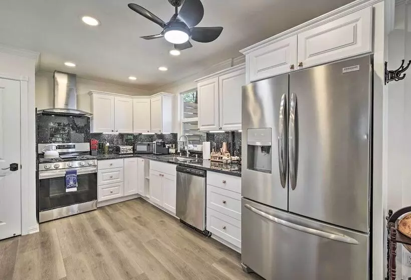 Mountain Homestead: Swim, Hike, & Camp On Site!