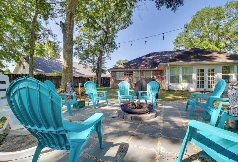 Ocean Springs Home W/ Fire Pit & Game Room!