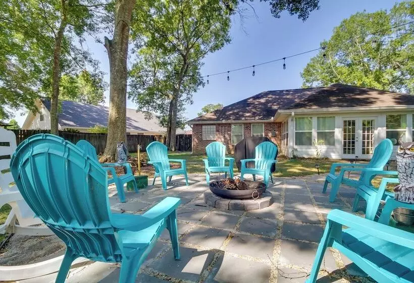 Ocean Springs Home W/ Fire Pit & Game Room!