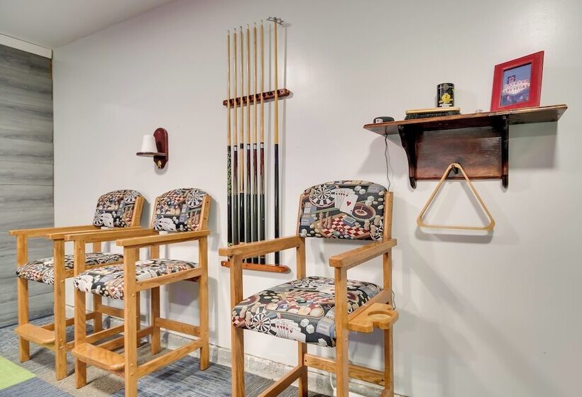 Ocean Springs Home W/ Fire Pit & Game Room!