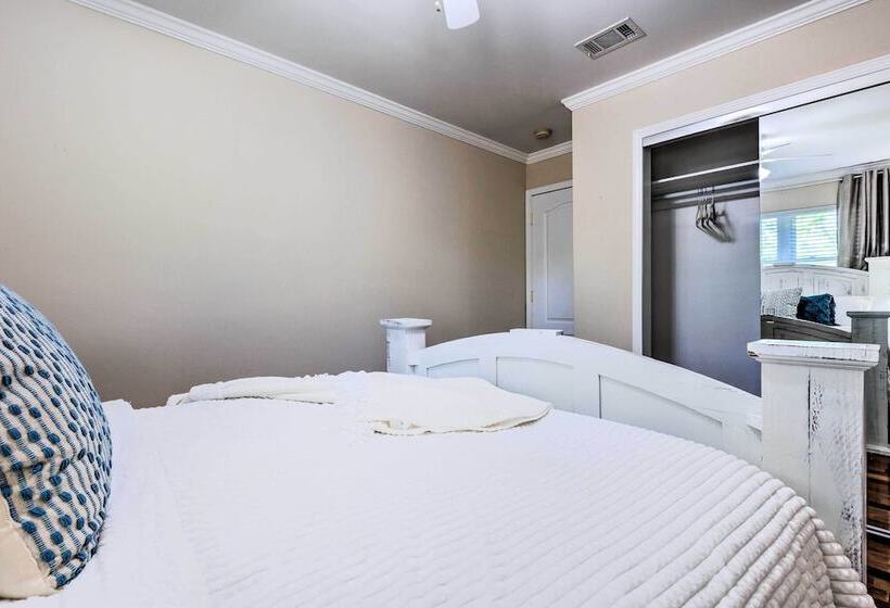 Ocean Springs Home W/ Fire Pit & Game Room!