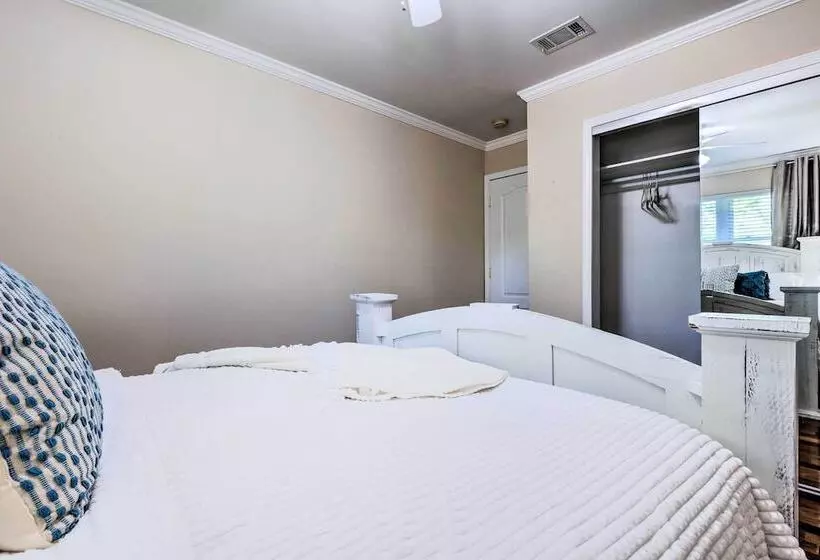 Ocean Springs Home W/ Fire Pit & Game Room!