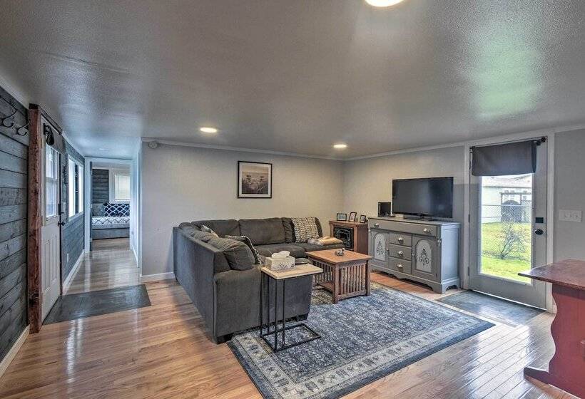 Ocean Themed Westport Home: Bike To Ocean!