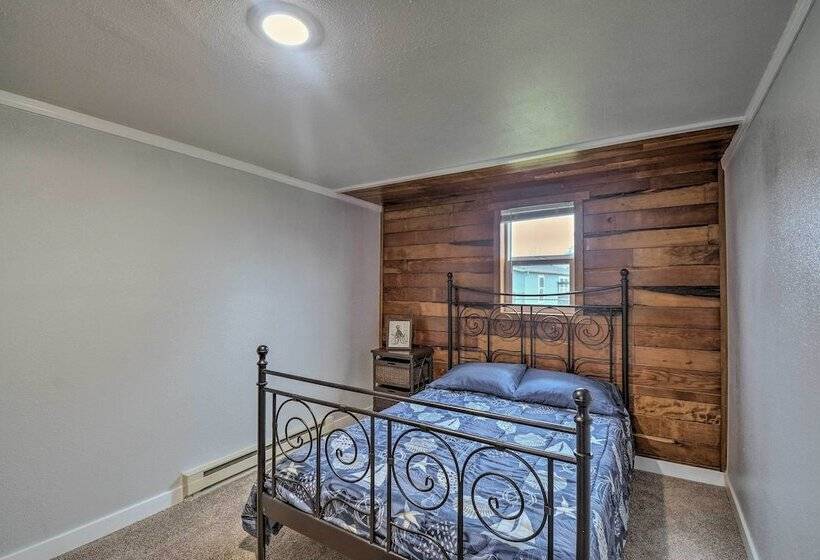 Ocean Themed Westport Home: Bike To Ocean!