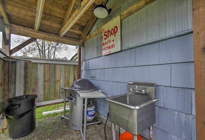 Ocean Themed Westport Home: Bike To Ocean!