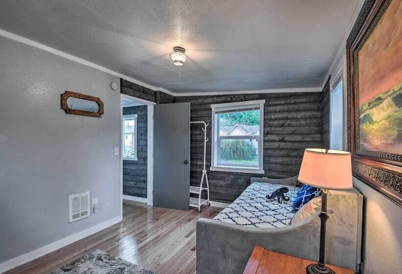 Ocean Themed Westport Home: Bike To Ocean!