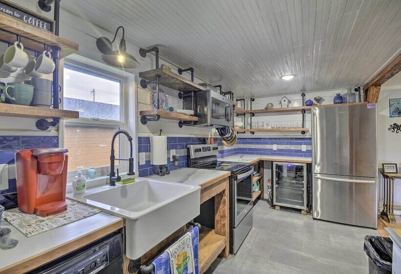 Ocean Themed Westport Home: Bike To Ocean!