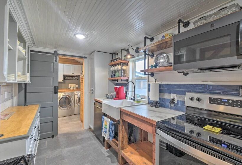 Ocean Themed Westport Home: Bike To Ocean!