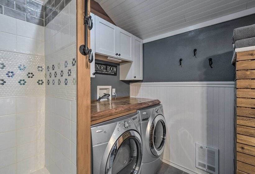 Ocean Themed Westport Home: Bike To Ocean!