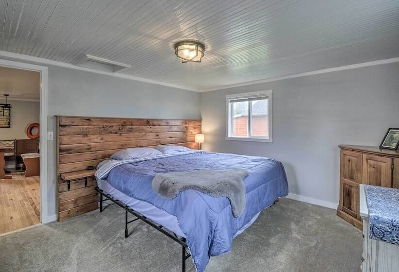 Ocean Themed Westport Home: Bike To Ocean!