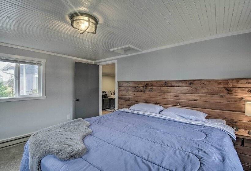 Ocean Themed Westport Home: Bike To Ocean!