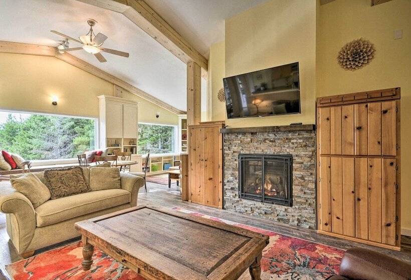 Oceanfront Retreat W/ Private Long Beach Access!