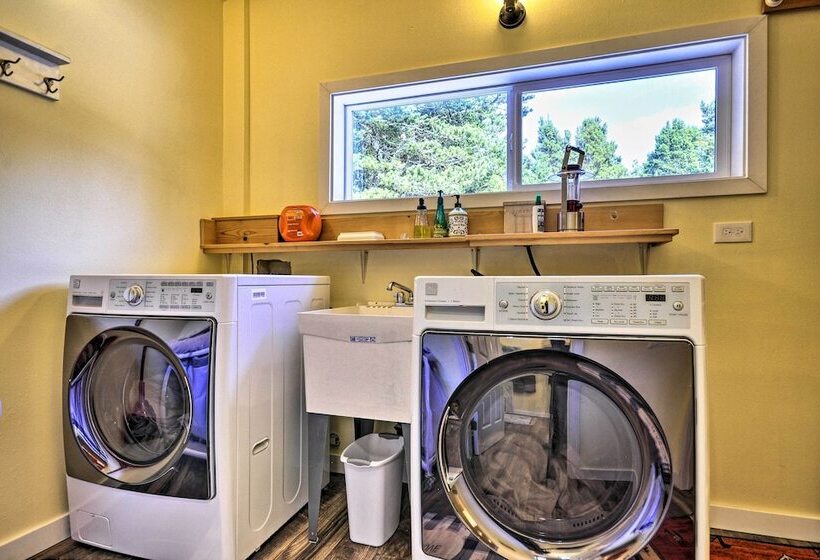 Oceanfront Retreat W/ Private Long Beach Access!