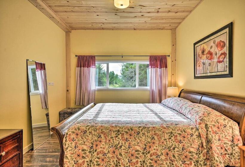 Oceanfront Retreat W/ Private Long Beach Access!