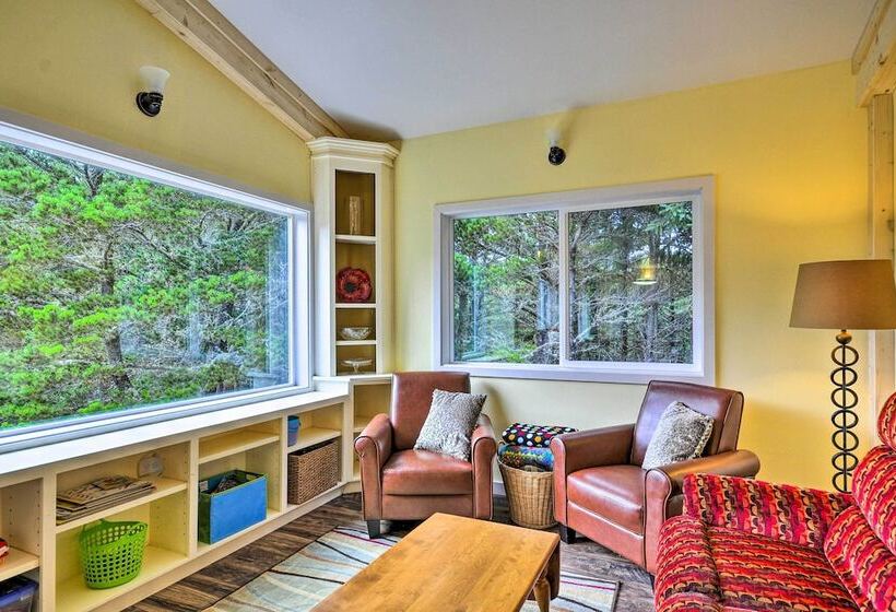 Oceanfront Retreat W/ Private Long Beach Access!