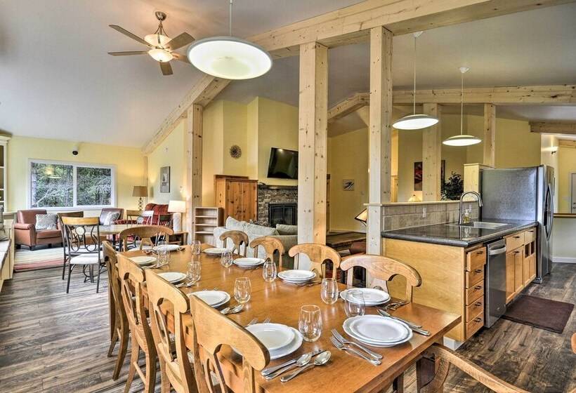 Oceanfront Retreat W/ Private Long Beach Access!