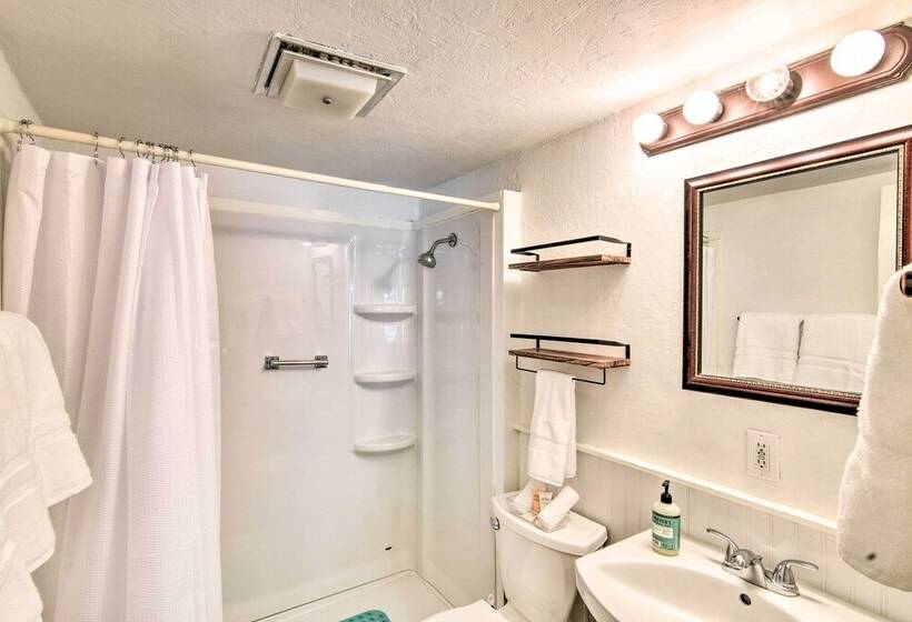 Peaceful Lake San Cristobal Cabin: Canoes Provided