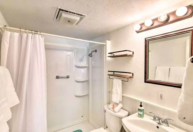 Peaceful Lake San Cristobal Cabin: Canoes Provided