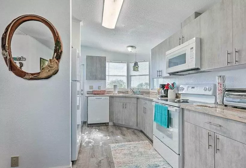 Pet Friendly Home: 10 Mi To Lake Okeechobee!