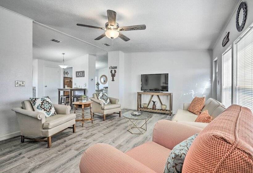 Pet Friendly Home: 10 Mi To Lake Okeechobee!