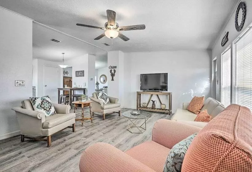 Pet Friendly Home: 10 Mi To Lake Okeechobee!