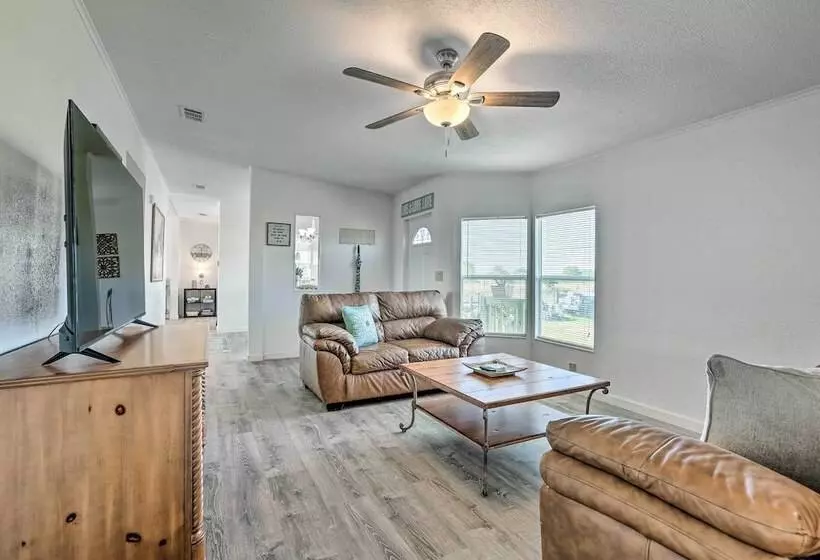 Pet Friendly Home: 10 Mi To Lake Okeechobee!