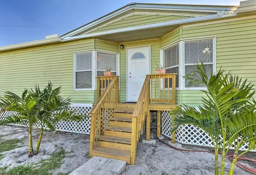 Pet Friendly Home: 10 Mi To Lake Okeechobee!