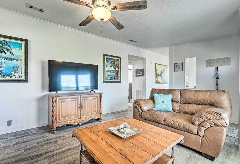 Pet Friendly Home: 10 Mi To Lake Okeechobee!