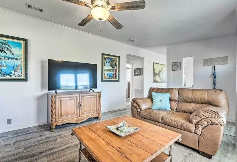 Pet Friendly Home: 10 Mi To Lake Okeechobee!