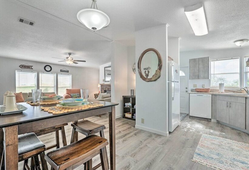 Pet Friendly Home: 10 Mi To Lake Okeechobee!