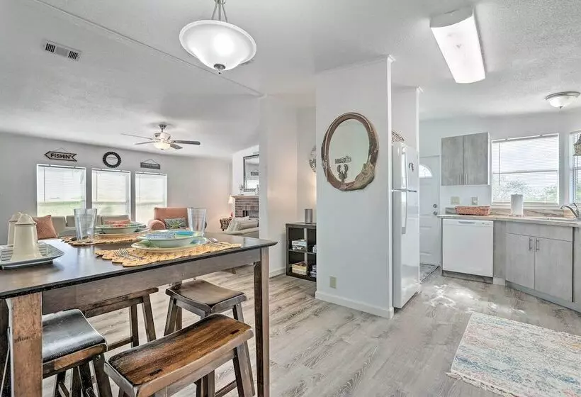 Pet Friendly Home: 10 Mi To Lake Okeechobee!