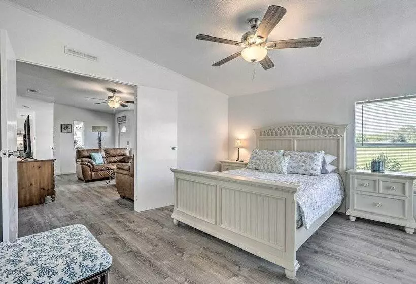 Pet Friendly Home: 10 Mi To Lake Okeechobee!