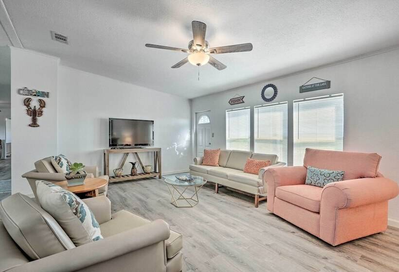 Pet Friendly Home: 10 Mi To Lake Okeechobee!