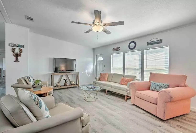 Pet Friendly Home: 10 Mi To Lake Okeechobee!