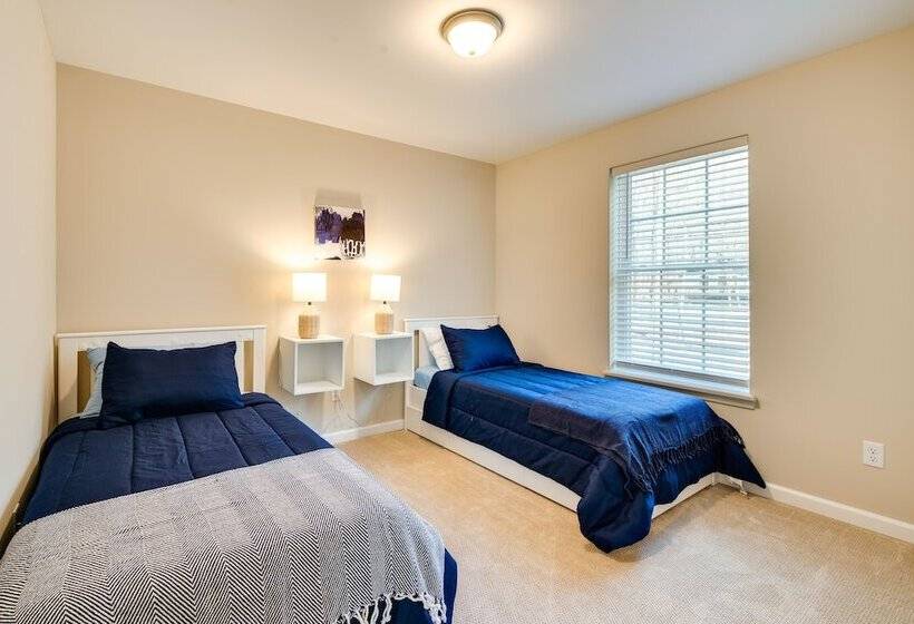 Hike & Ski: Pocono Lake Home W/ Community Perks!