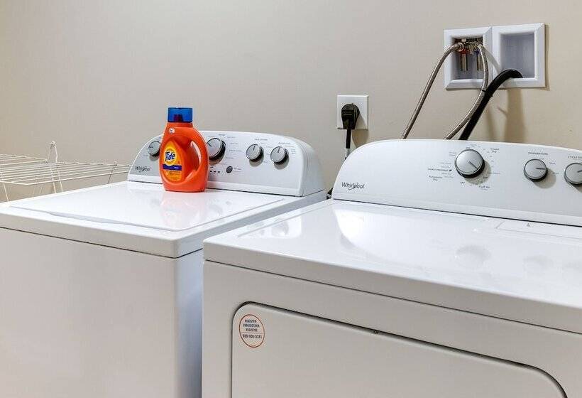 Hike & Ski: Pocono Lake Home W/ Community Perks!