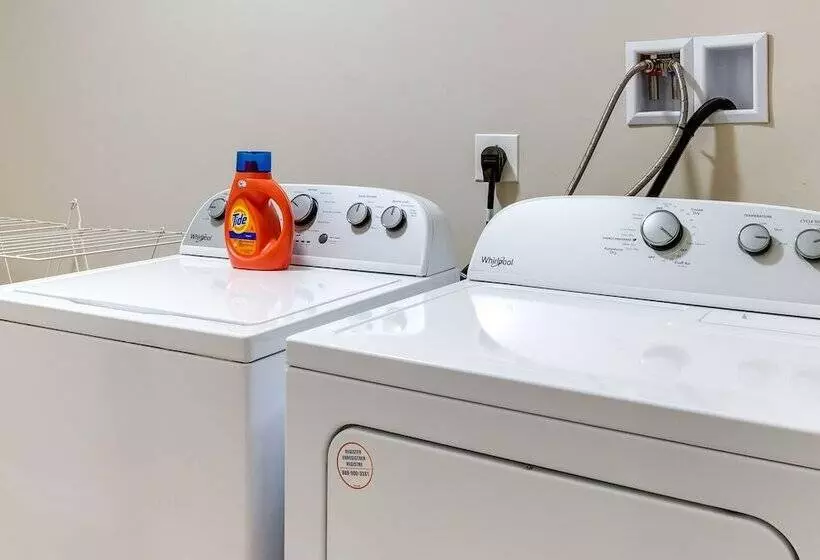 Hike & Ski: Pocono Lake Home W/ Community Perks!